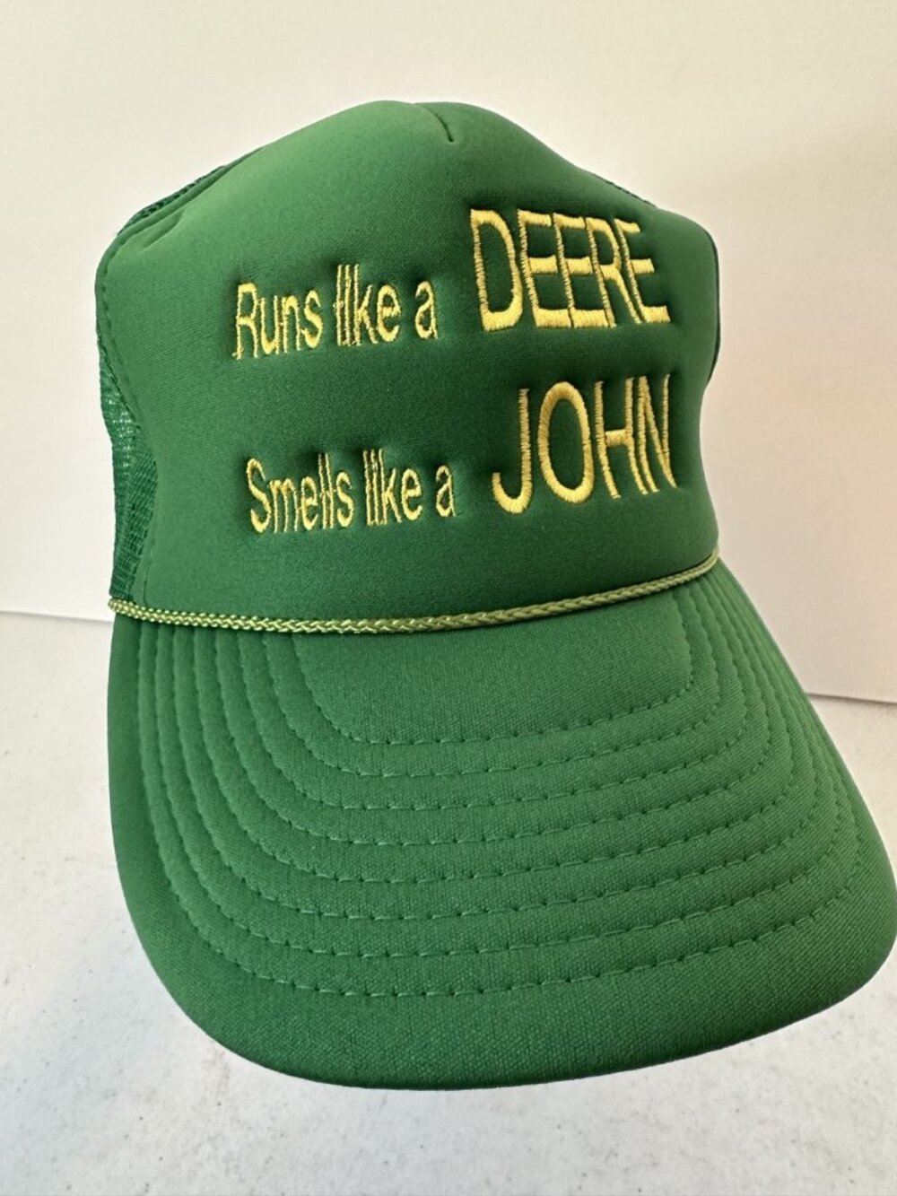 Runs Like a Deere Smells Like a John VTG green trucker hat mesh foam VG snapback